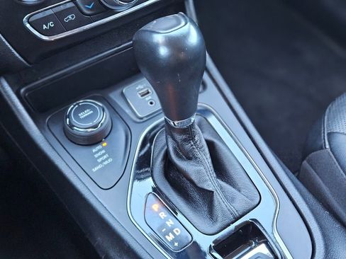 Used 2023 Jeep Cherokee Altitude Lux image 22