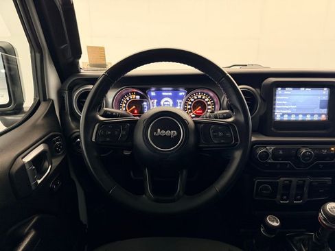 Used 2022 Jeep Wrangler Willys image 12