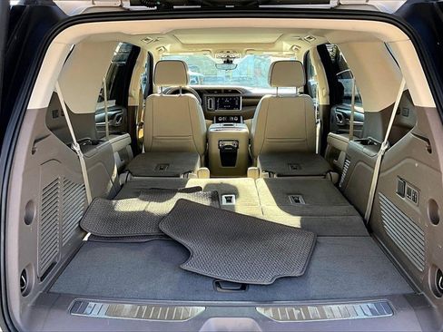 Used 2021 GMC Yukon Denali w/ Denali Premium Package image 15