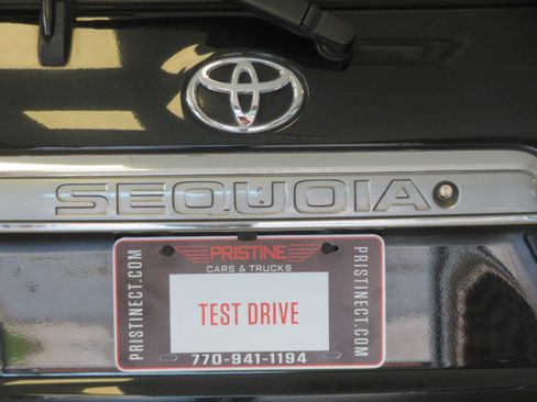 Used 2017 Toyota Sequoia Platinum AWD/4WD image 90