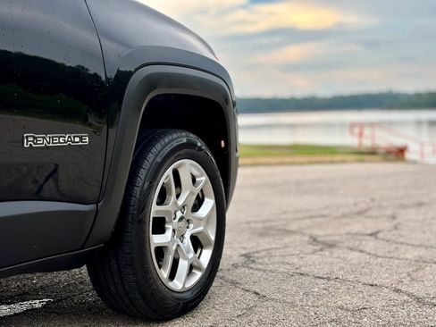 Used 2017 Jeep Renegade Latitude w/ Cold Weather Group AWD/4WD image 10