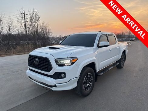 Used 2022 Toyota Tacoma TRD Sport w/ TRD Premium Sport Package image 7