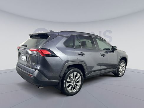 Used 2021 Toyota RAV4 XLE Premium image 7
