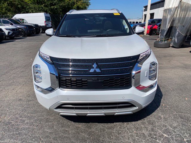 Used 2023 Mitsubishi Outlander SEL AWD/4WD image 3