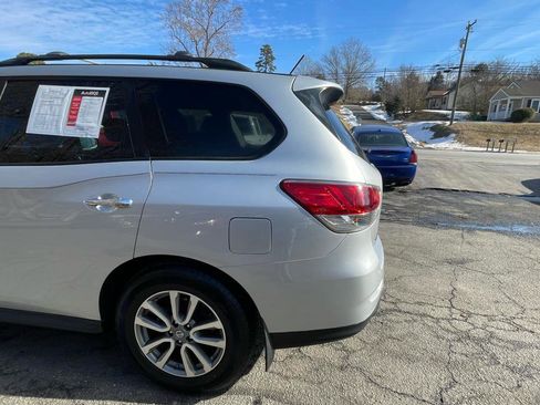 Used 2014 Nissan Pathfinder SV image 5