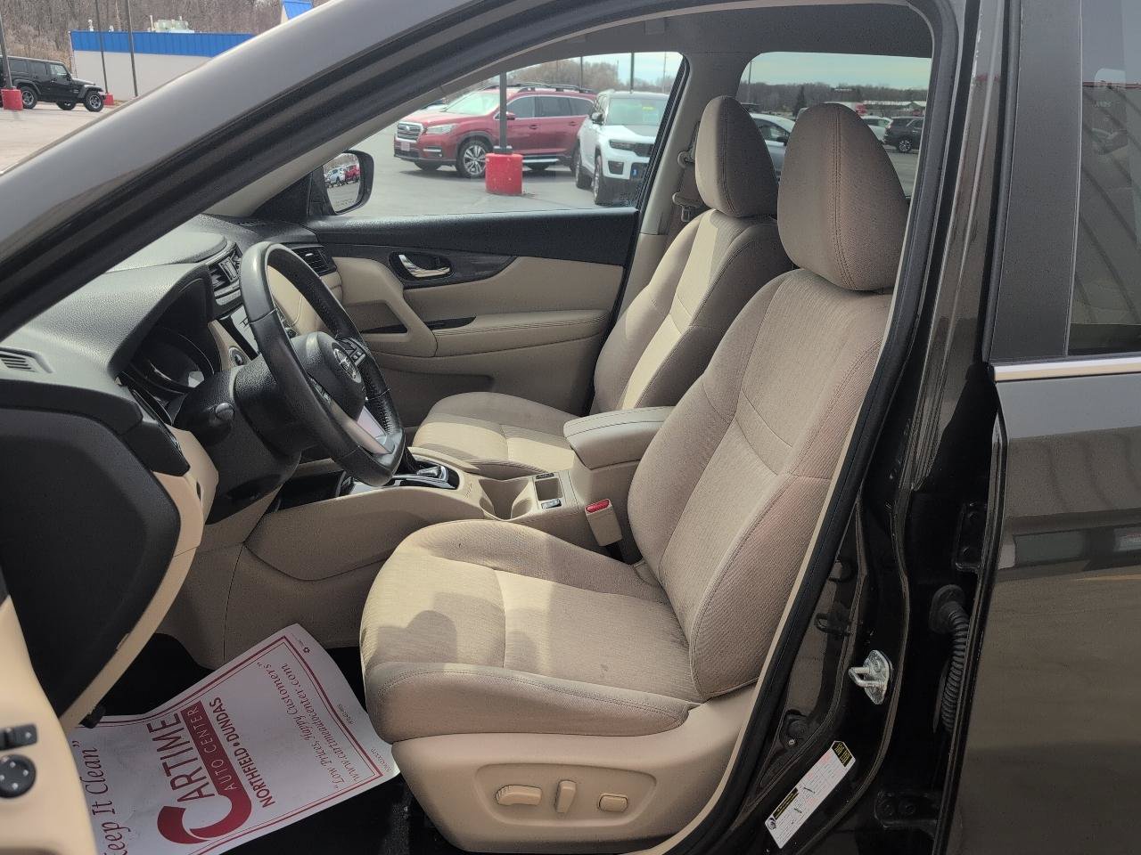 Used 2017 Nissan Rogue SV AWD/4WD image 9