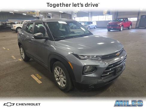 Used 2021 Chevrolet TrailBlazer LS FWD image 1
