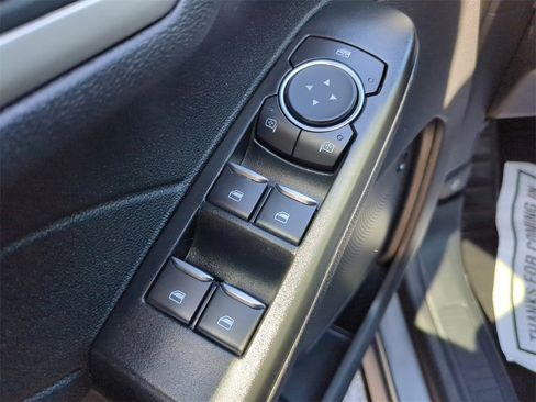 Used 2022 Ford Escape SE image 17