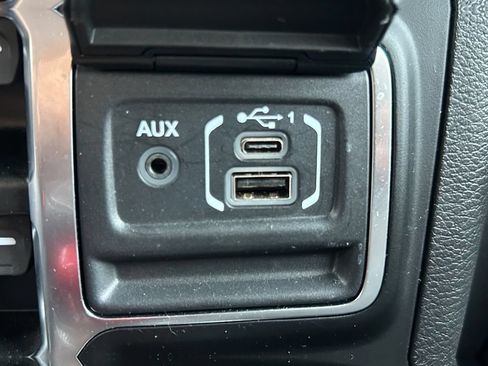Used 2023 Jeep Wrangler Unlimited AWD/4WD image 28