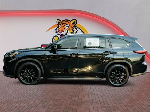 Used 2023 Toyota Highlander XLE FWD image 9