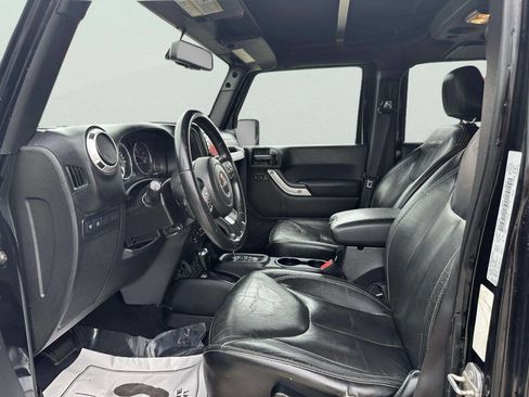 Used 2015 Jeep Wrangler Unlimited Rubicon w/ Dual Top Group image 9