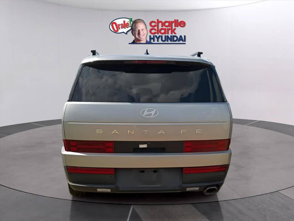 Used 2025 Hyundai Santa Fe SEL FWD image 3