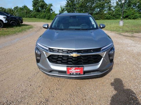 New 2026 Chevrolet Trax LT w/ LT Convenience Package FWD image 8