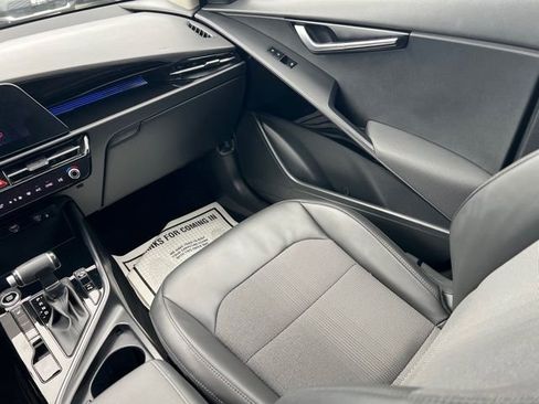 Certified 2023 Kia Niro EX Touring image 13