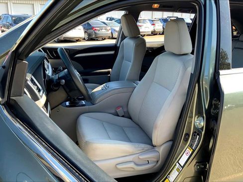 Used 2019 Toyota Highlander LE FWD image 8