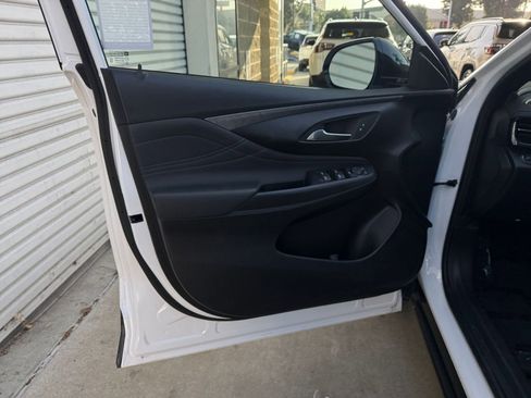 Used 2025 Buick Envista Sport Touring image 20