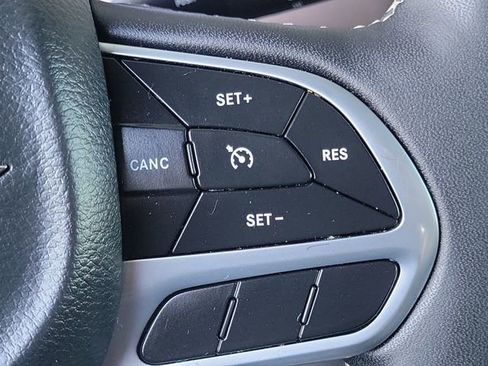 Used 2024 Chrysler Voyager LX image 9