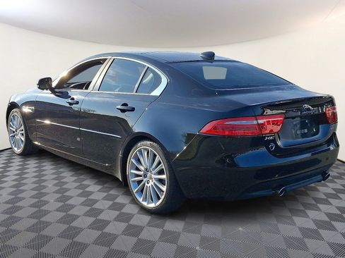 Used 2017 Jaguar XE Premium image 2
