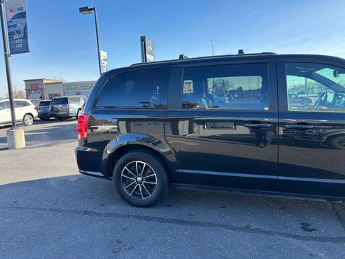 Used 2018 Dodge Grand Caravan GT image 5
