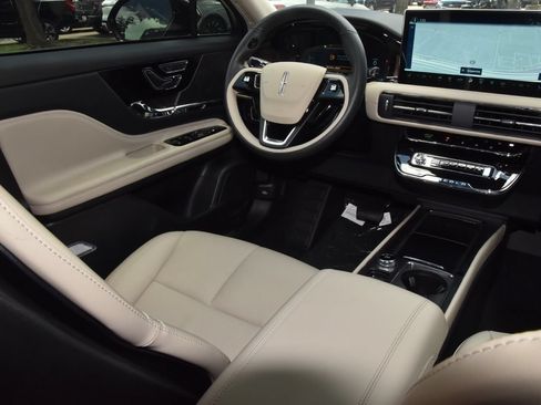 New 2026 Lincoln Corsair Grand Touring w/ Jet Appearance Package AWD/4WD image 15