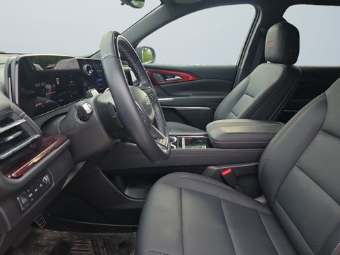 Used 2025 Chevrolet Traverse Z71 w/ Enhanced Driving Package AWD/4WD image 11
