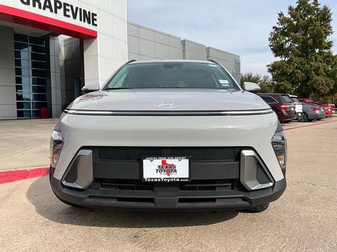 Used 2025 Hyundai Kona SEL image 4