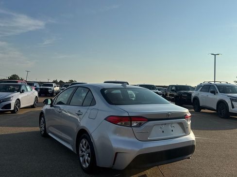 Used 2025 Toyota Corolla LE FWD image 14