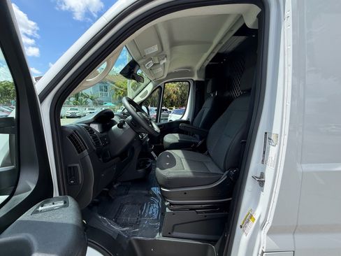 Used 2025 RAM ProMaster 2500 w/ U-Haul Equipment Group FWD image 9