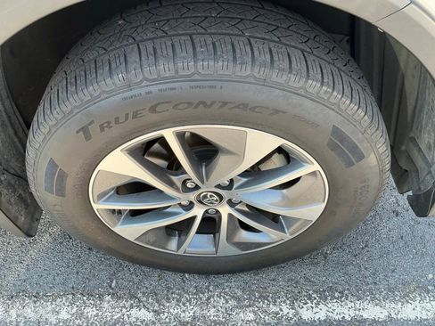 Used 2018 Toyota RAV4 XLE AWD/4WD image 7