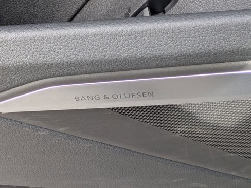 Used 2024 Audi Q8 e-tron Premium Plus w/ Premium Plus Package image 23