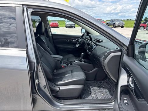 Used 2018 Nissan Rogue SL FWD image 17