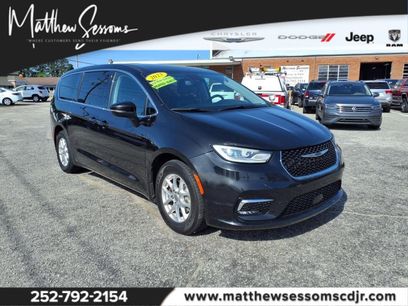 Used 2023 Chrysler Pacifica Touring-L