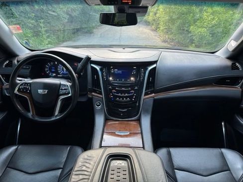 Used 2017 Cadillac Escalade Luxury AWD/4WD image 24