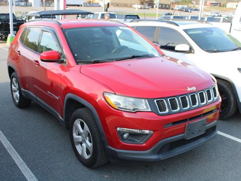 Used 2019 Jeep Compass Latitude w/ Popular Equipment Group image 3