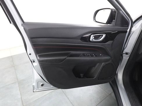 Used 2024 Jeep Compass Trailhawk image 8