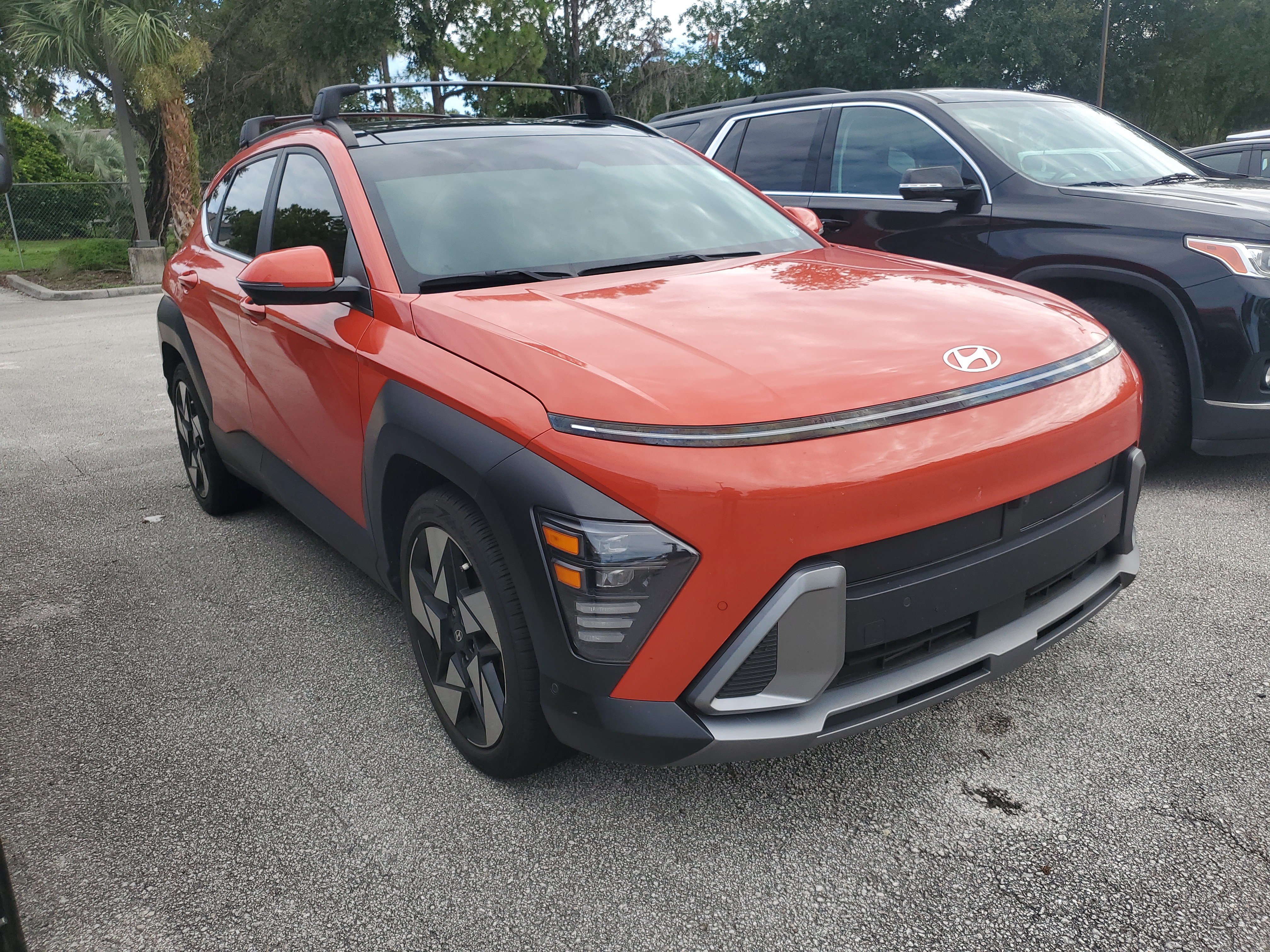 Used 2025 Hyundai Kona Limited FWD image 2