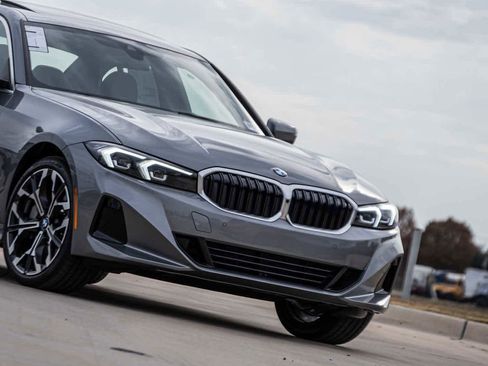 Used 2026 BMW 330i Sedan w/ Premium Package RWD image 3