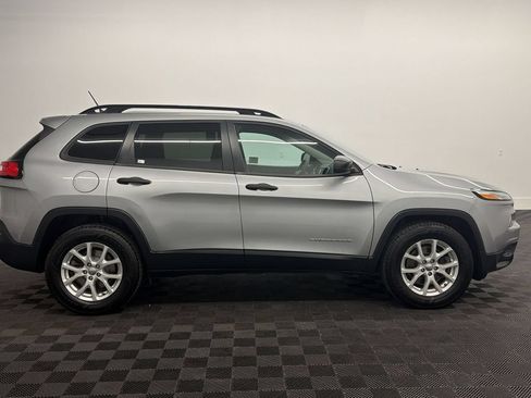 Used 2017 Jeep Cherokee Sport AWD/4WD image 8
