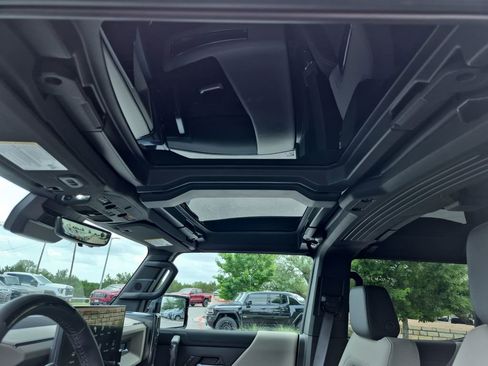 New 2026 GMC Hummer EV 4x4 Crew Cab w/ LPO, Dark Essentials Package image 29