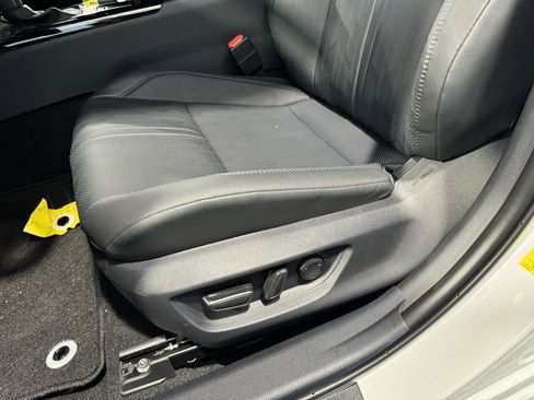 New 2025 Toyota Camry Hybrid image 31