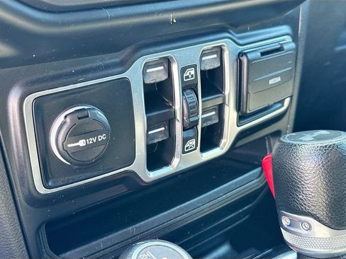 Used 2022 Jeep Wrangler Unlimited Sport AWD/4WD image 22