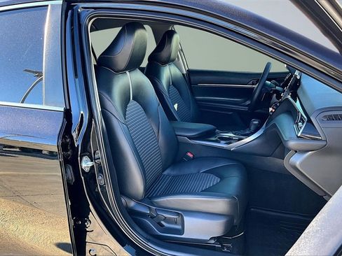 Used 2024 Toyota Camry SE image 8