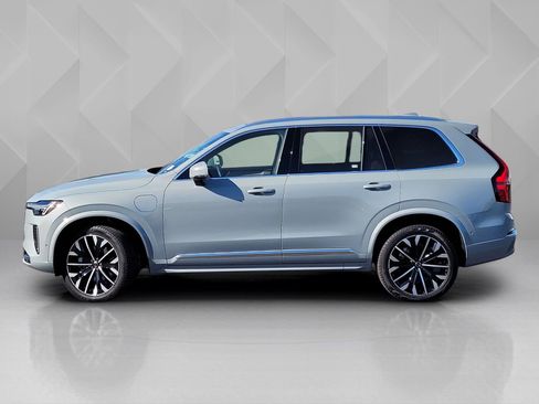Certified 2025 Volvo XC90 T8 Plus image 3