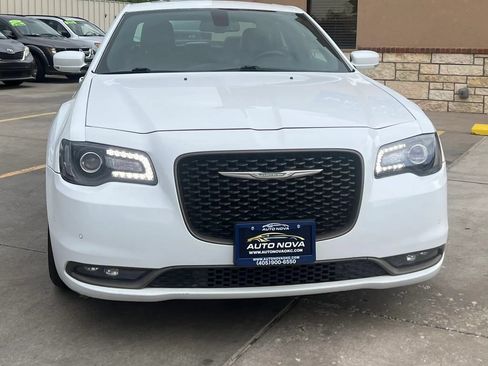 Used 2017 Chrysler 300 S w/ 300S Premium Group RWD image 3