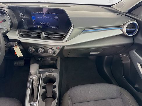 Used 2025 Chevrolet Trax LS image 24