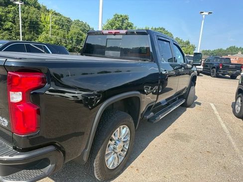 Used 2023 Chevrolet Silverado 2500 High Country w/ Z71 Off-Road Package AWD/4WD image 3