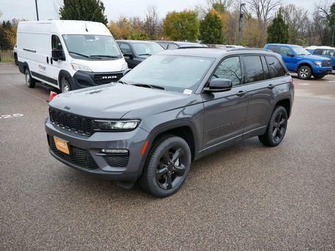 Certified 2024 Jeep Grand Cherokee Limited w/ Black Appearance Package image 13