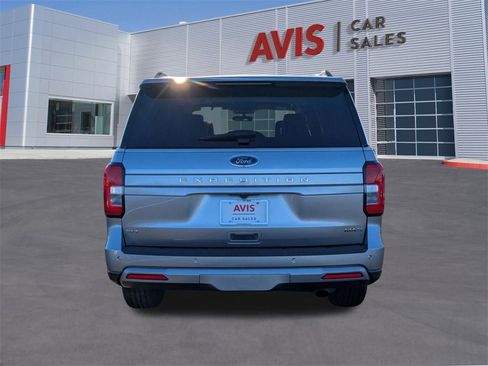 Used 2023 Ford Expedition Max XLT image 5