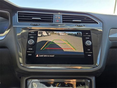 Used 2024 Volkswagen Tiguan SE image 11