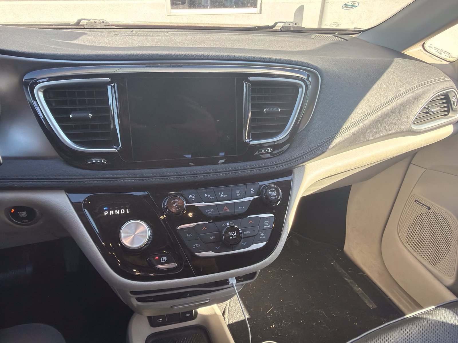 Used 2017 Chrysler Pacifica Limited FWD image 7